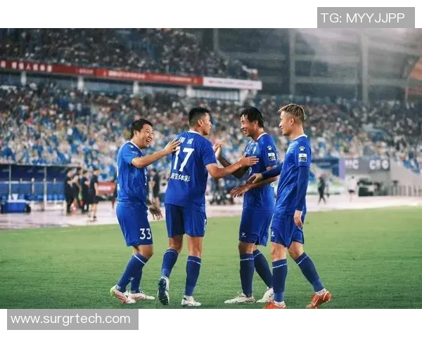 南京足球队战术变革引发热议球迷们如何看待新策略的实施与效果