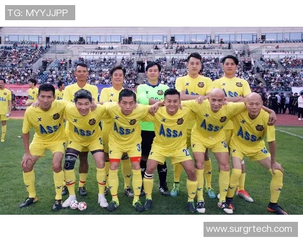 香港足球明星队谭咏麟携手球迷共创辉煌足球盛宴展现无限激情与团结精神 香港足球明星队谭咏麟携手球迷共创辉煌足球盛宴展现无限激情与团结精神